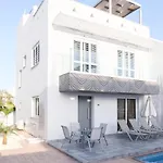 Nissini Blanco, 3 Bedroom With Private Pool, 5 Min To The