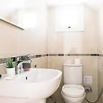 Vilă Nissini Blanco, 3 Bedroom With Private Pool, 5 Min To The