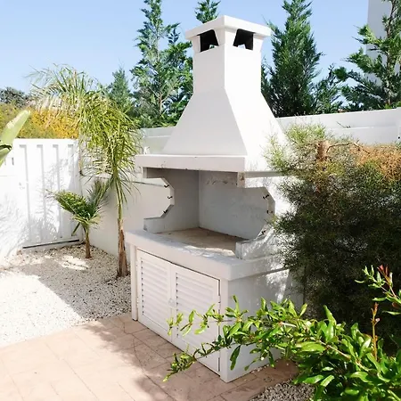 Nissini Blanco, 3 Bedroom With Private Pool, 5 Min To The