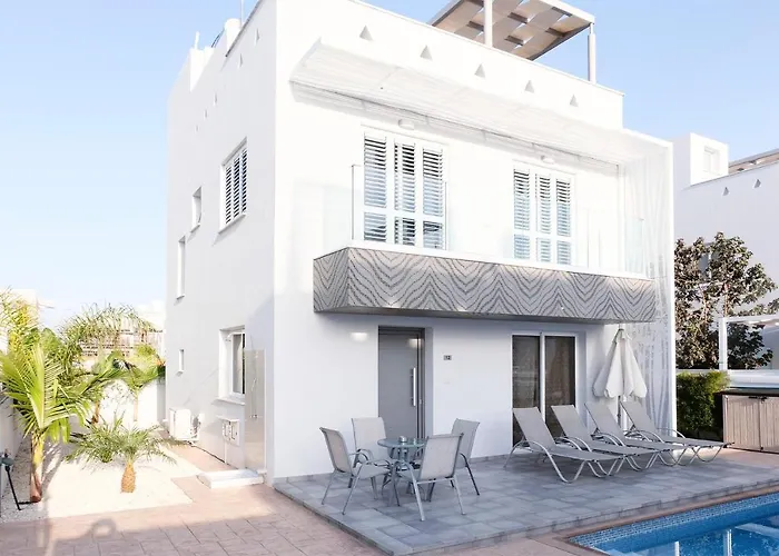 Nissini Blanco, 3 Bedroom With Private Pool, 5 Min To The