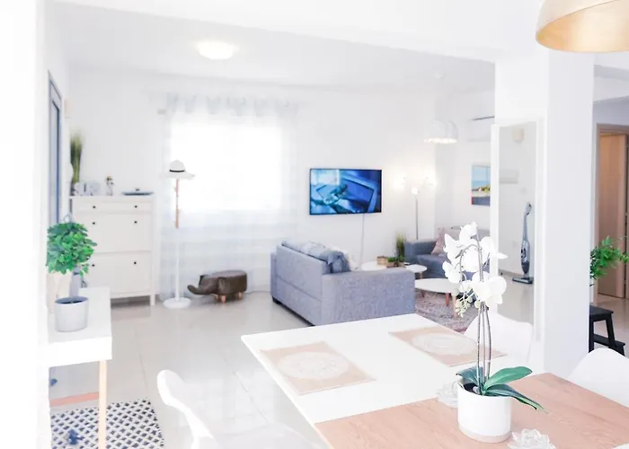 Nissini Blanco, 3 Bedroom With Private Pool, 5 Min To The