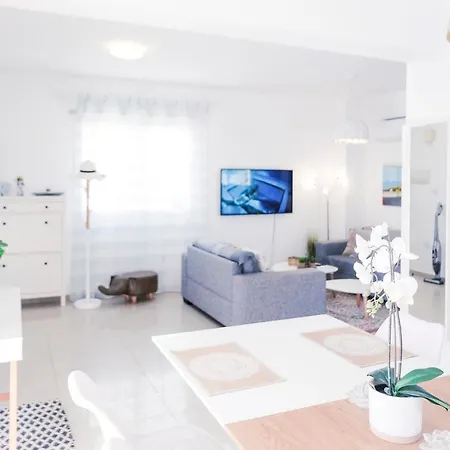 Nissini Blanco, 3 Bedroom With Private Pool, 5 Min To The
