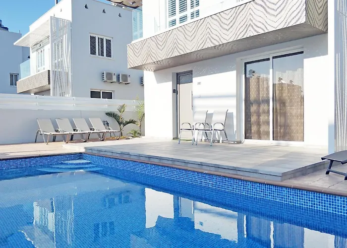 Nissini Blanco, 3 Bedroom With Private Pool, 5 Min To The וילה *