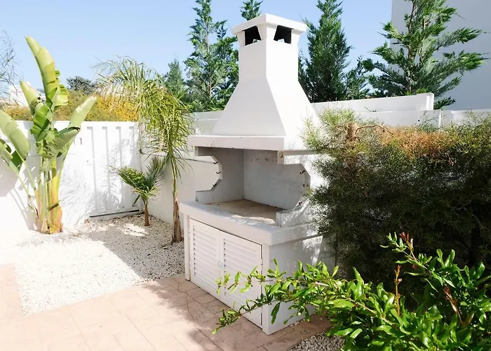 Nissini Blanco, 3 Bedroom With Private Pool, 5 Min To The